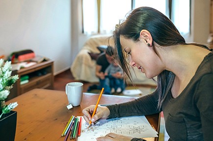 Estudiar las competencias que se desarrollan durante la crianza y el trabajo de cuidados.